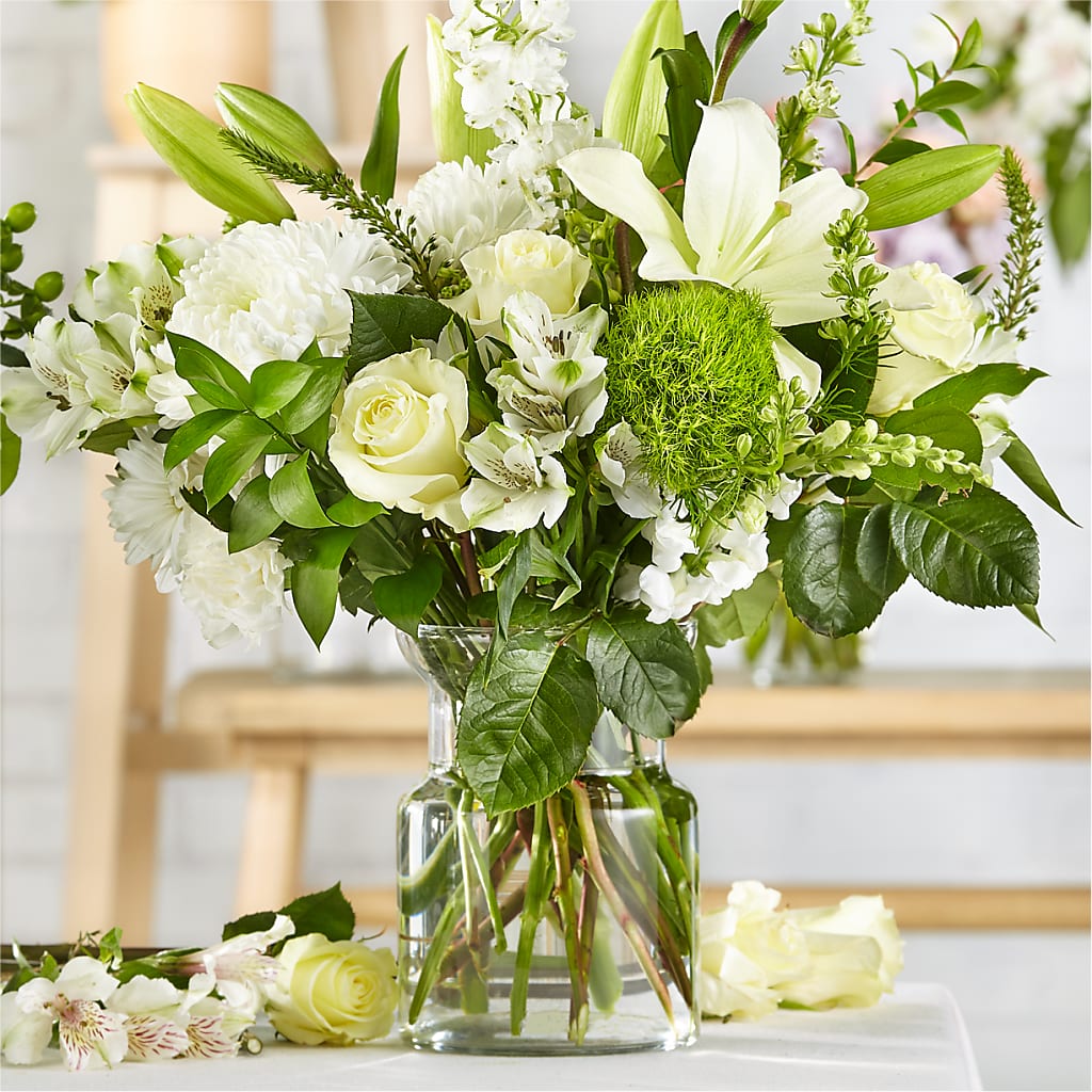 Classic Ivory – A Florist Original – Magnolia Oaks Florist, Tyrone GA