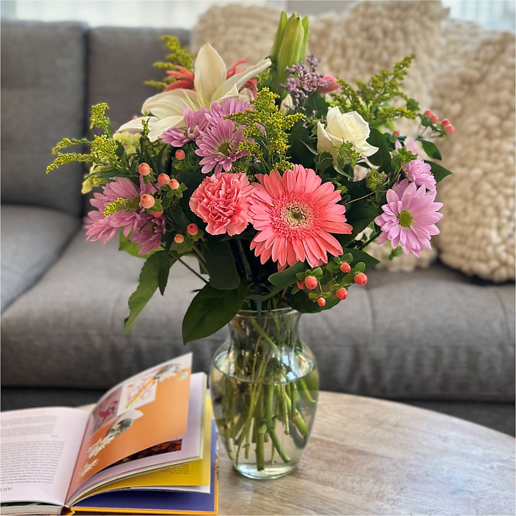 Pastel Tradition - A Florist Original –  Magnolia Oaks Florist, Tyrone GA